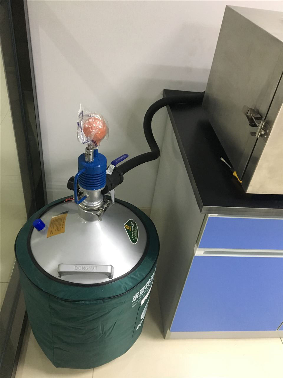 帶液氮泵的液氮罐 帶液氮泵的液氮罐